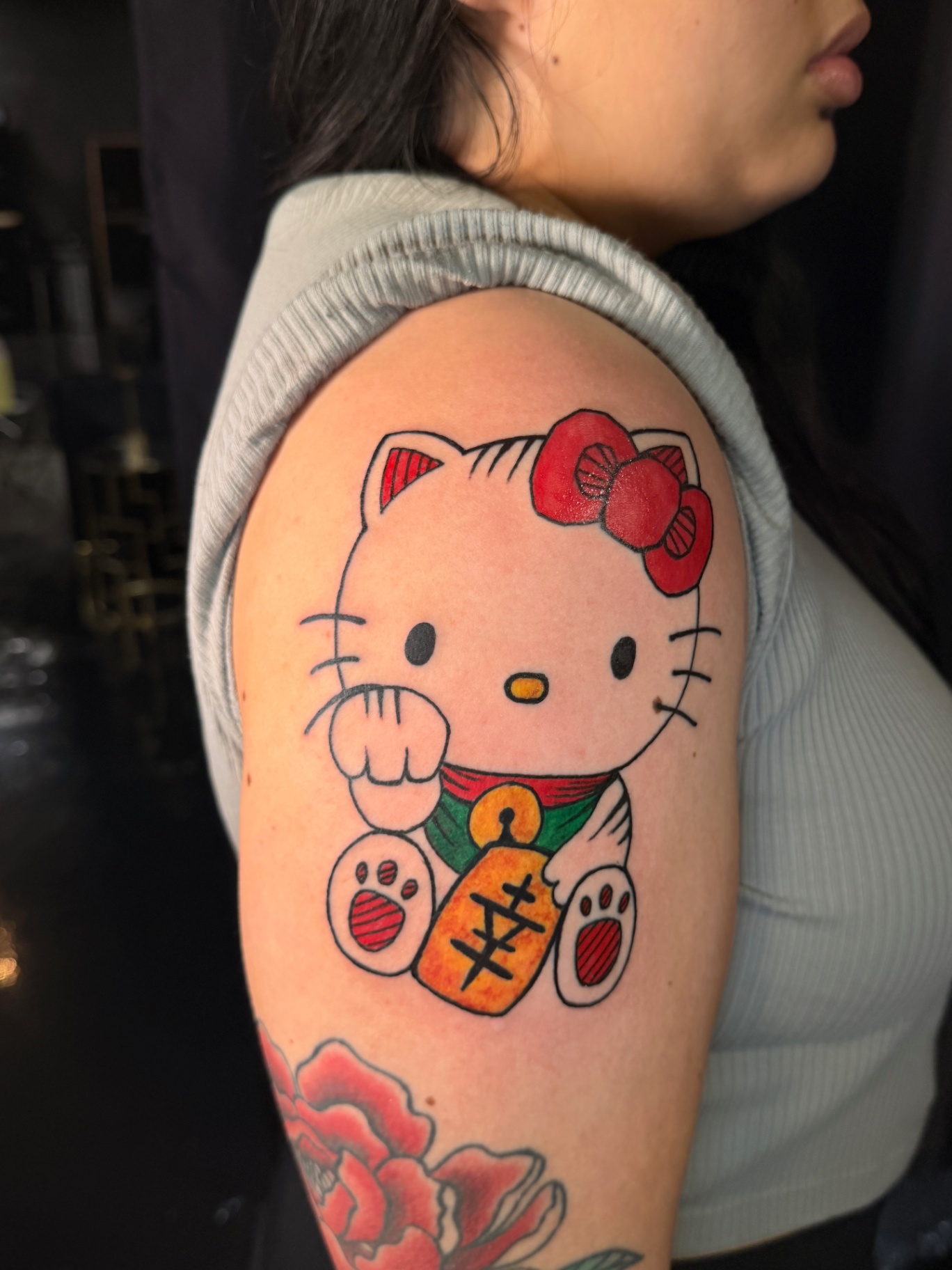 Color Hello Kitty lucky cat shoulder tattoo